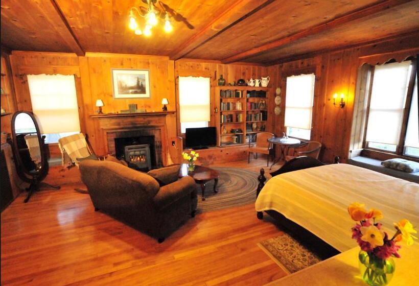Люкс, The Brewster Inn