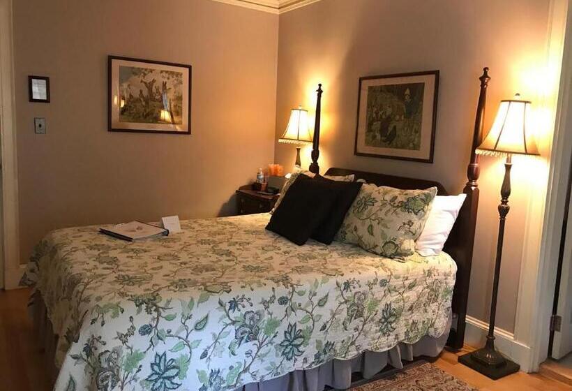 Номер Стандарт Вид на Сад, The Brewster Inn