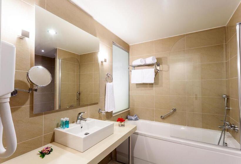 سوییت جونیور با چشم‌انداز استخر, Lindos White Hotel & Suites