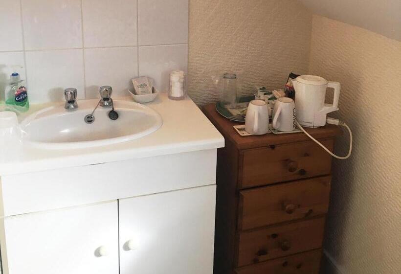 Номер Стандарт Совместная Ванная, Olivers Guest House
