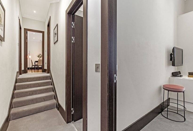 Апартаменты Deluxe 3 Спальни, 130 Queen S Gate Apartments