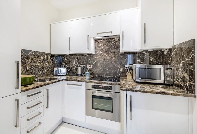 Апартаменты Deluxe 2 Спальни, 130 Queen S Gate Apartments