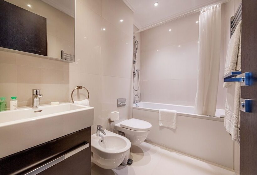 Апартаменты Deluxe 2 Спальни, 130 Queen S Gate Apartments