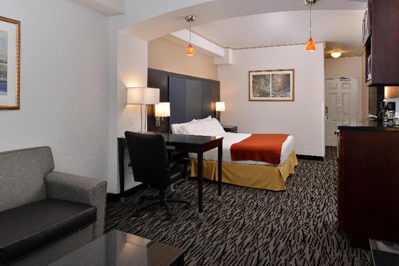 Люкс Кровать Кинг, Holiday Inn Express & Suites Tacoma South   Lakewood, An Ihg