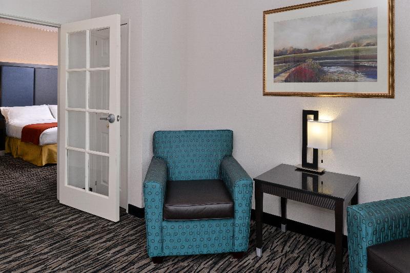 스위트 킹사이즈 침대, Holiday Inn Express & Suites Tacoma South   Lakewood, An Ihg