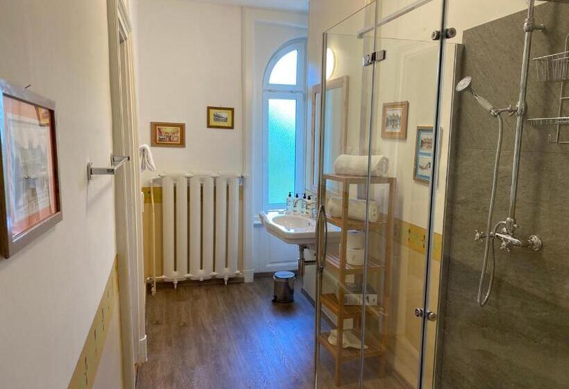 Апартаменты 2 Спальни, Maloja Palace
