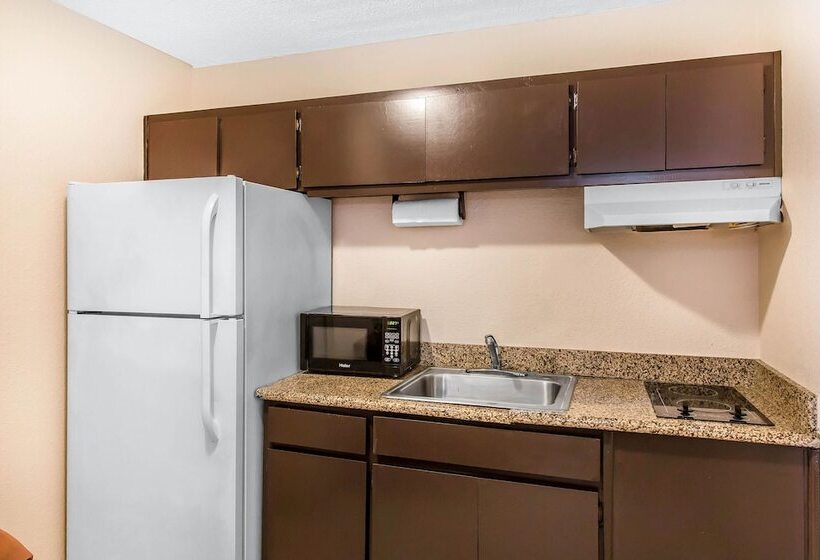Номер Стандарт 2 Двуспальные Кровати, Quality Inn Hinesville   Fort Stewart Area, Kitchenette Rooms   Pool   Guest Laundry