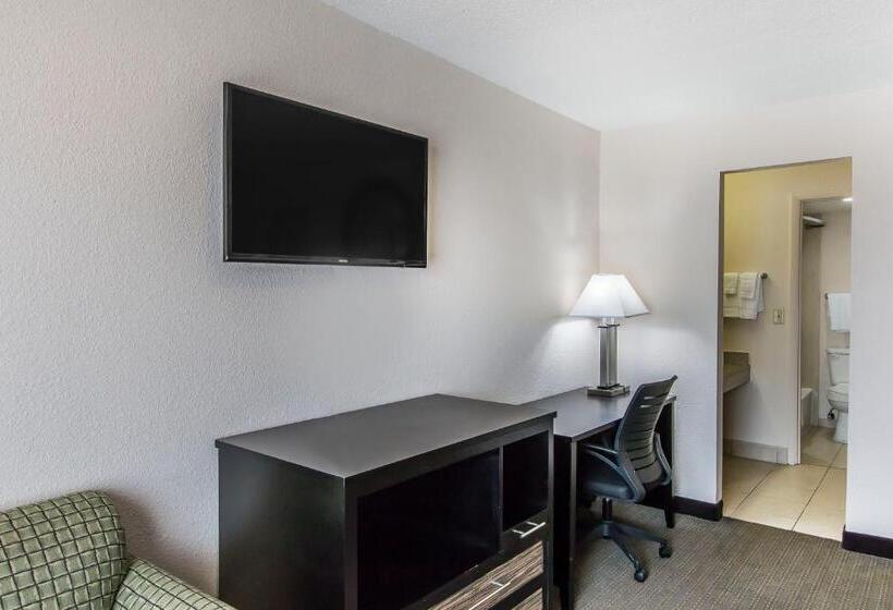 Номер Стандарт 2 Двуспальные Кровати, Quality Inn Hinesville   Fort Stewart Area, Kitchenette Rooms   Pool   Guest Laundry