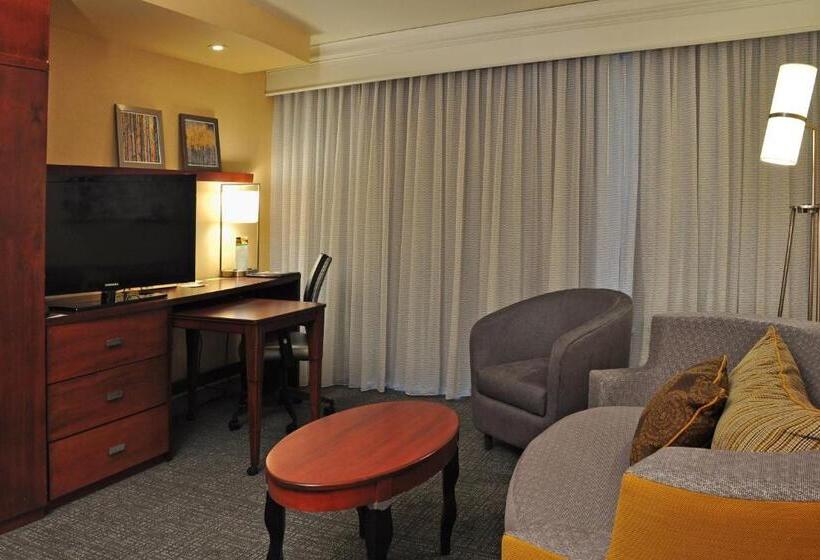 스위트 킹사이즈 침대, Courtyard By Marriott Kingston
