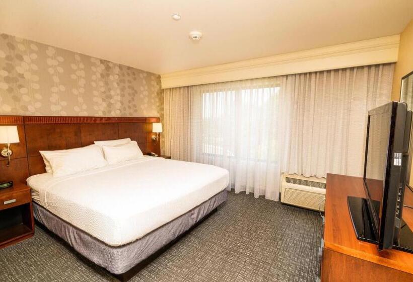 장애인을 위한 킹사이즈 침대 스탠다드 룸, Courtyard By Marriott Kingston