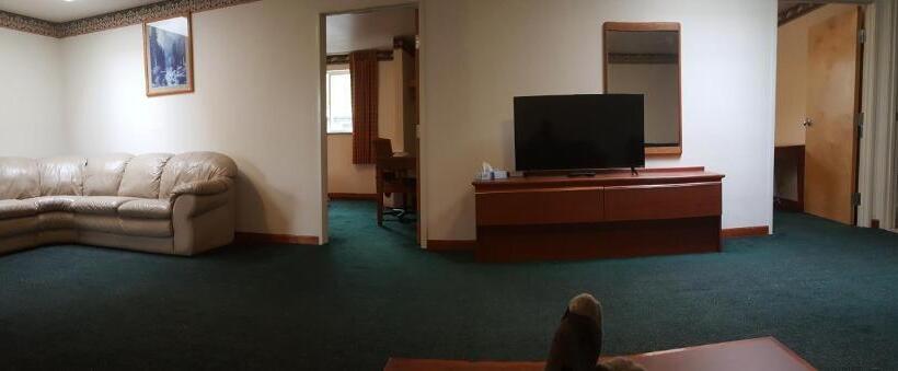 Люкс 3 Спальни, Express Inn & Suites Eugene