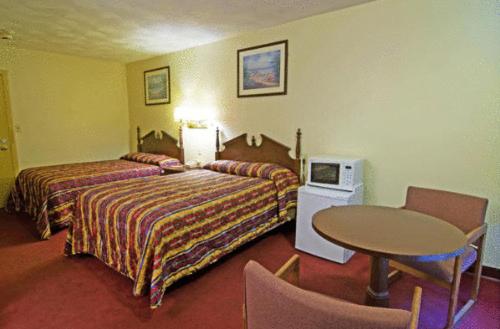 Номер Стандарт 2 Двуспальные Кровати, Rumford Motor Inn
