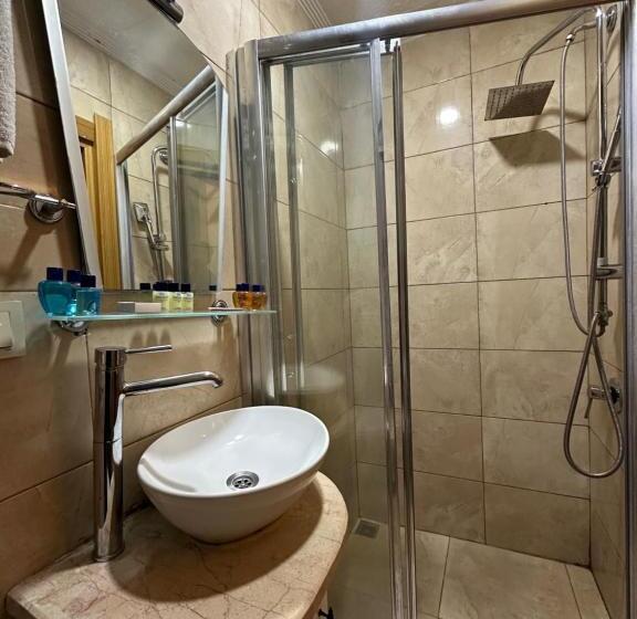اتاق لوکس سه تخته, Ethnica Hotel Old City