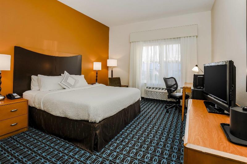 스탠다드 룸 킹사이즈 침대, Fairfield By Marriott Wilkes Barre