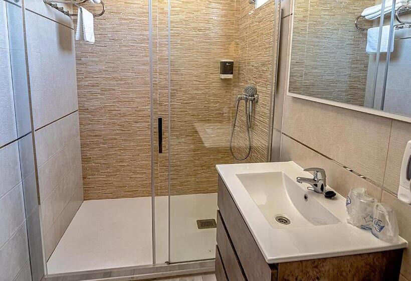 Номер Стандарт Трехместный, Hostal Real Aranjuez