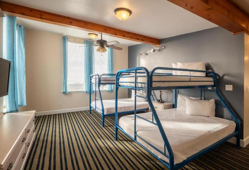 Family Suite, Pacific Reef Hotel & Light Show