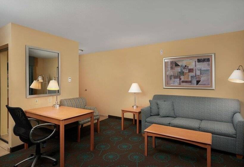 استودیوی استاندارد, Hampton Inn & Suites Canton