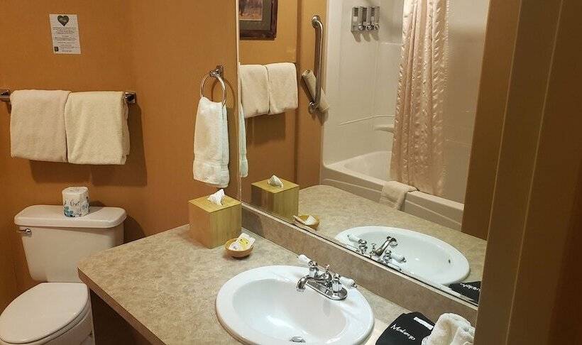 Люкс Повышенной Комфортности, The Common Man Inn & Spa