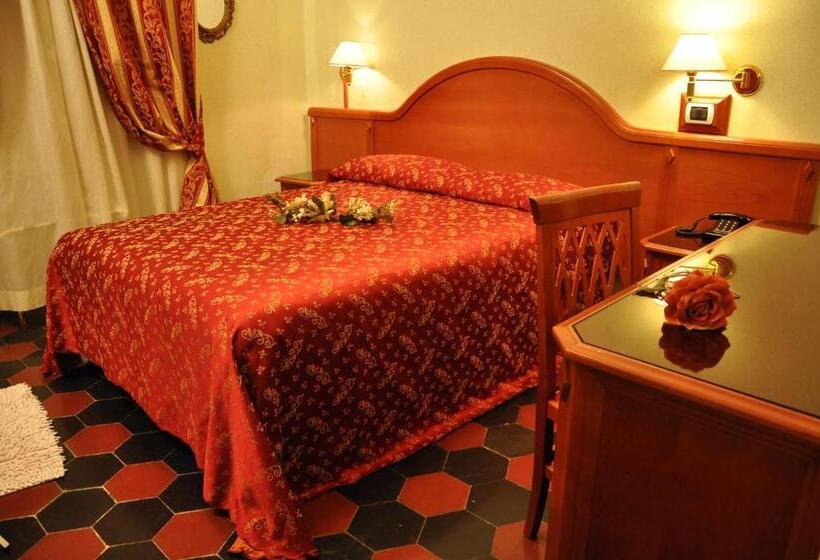 اتاق استاندارد با سرویس بهداشتی مشترک, Albergo Sandra