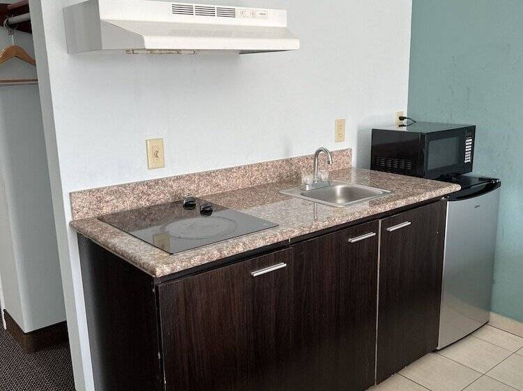 غرفه قياسيه سريرين مزدوجين, Americas Best Value Inn Sulphur