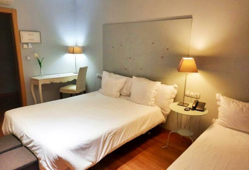 اتاق استاندارد سه نفره, Santana Hotel Restaurante