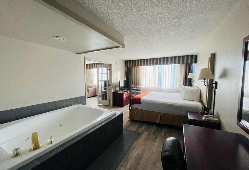 带大床的复式套间, Baymont By Wyndham Keokuk