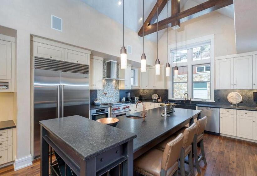 דירת חדר סופריור, The Auberge Residences At Element 52