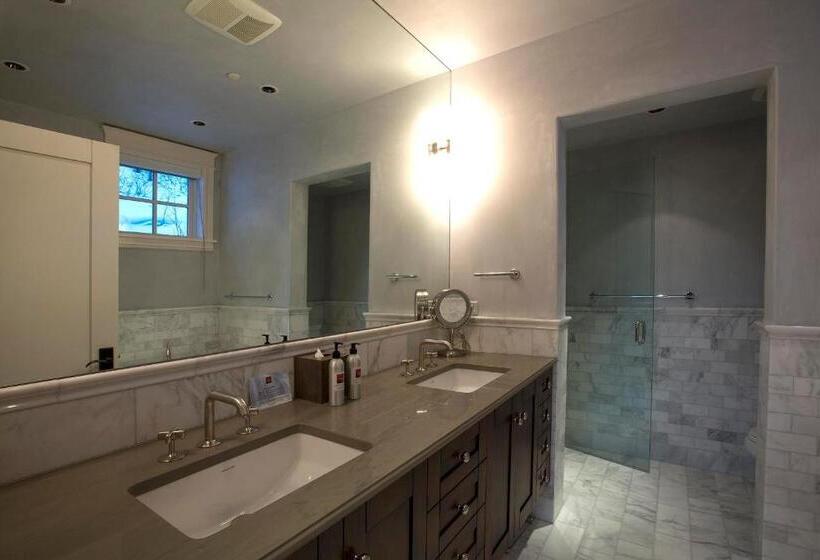דירת שלושה חדרים, The Auberge Residences At Element 52