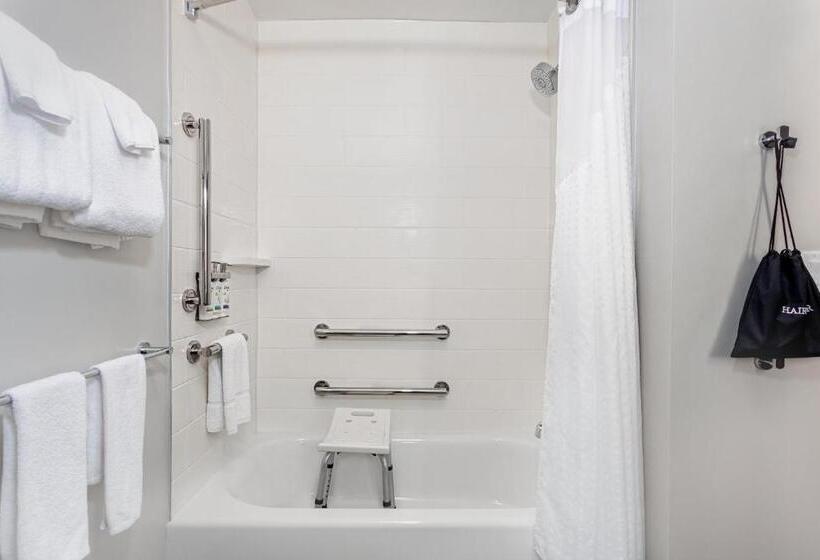 סוויטה מותאמת לאדם עם מוגבלויות, Holiday Inn Express & Suites   Miramar, An Ihg
