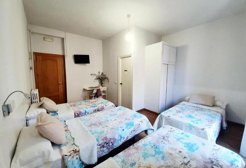 Habitación Cuádruple Estándar, Hostal Alicante