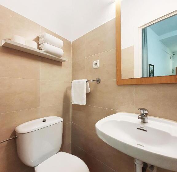 Habitación Triple Estándar, Hostal Alicante