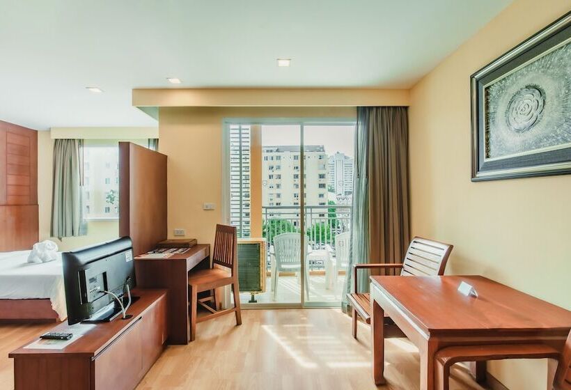 디럭스 스위트 킹 침대, Elite Suites Patong