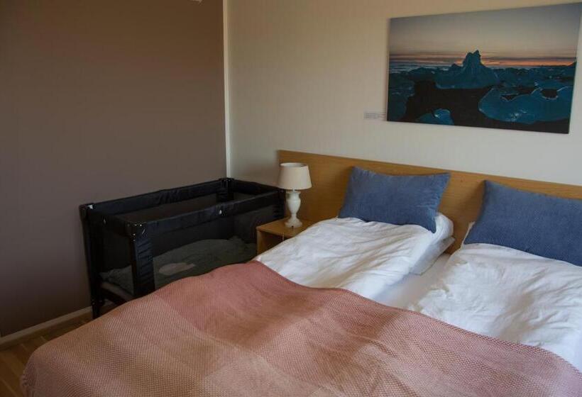 اتاق استاندارد با وان آب گرم, Lambastadir Guesthouse