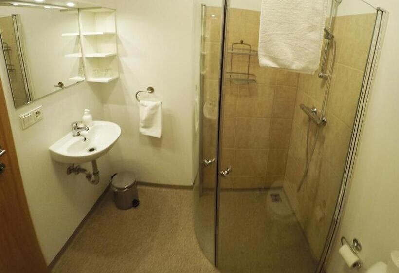 اتاق استاندارد با وان آب گرم, Lambastadir Guesthouse