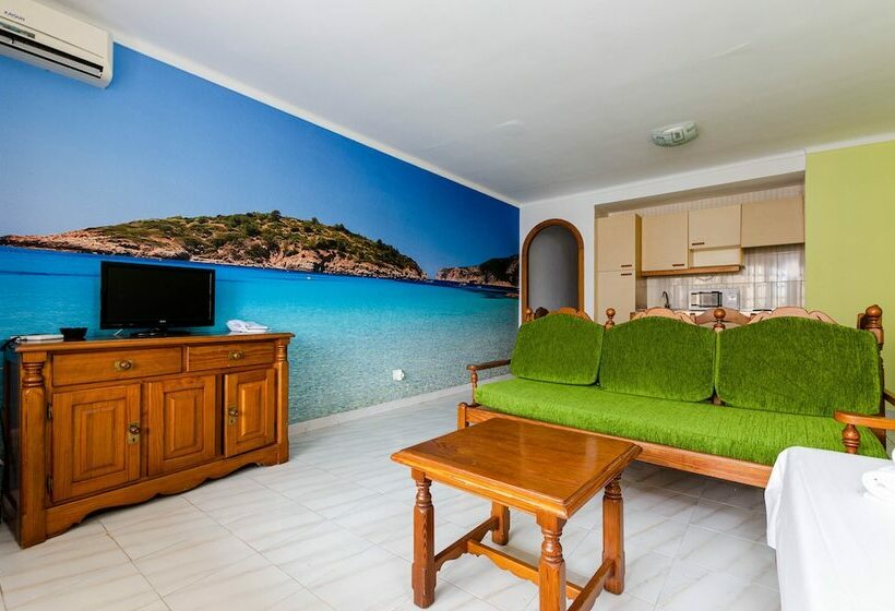 Апартаменты 2 Спальни Боковой Вид на Море, Sol y Mar Apartments