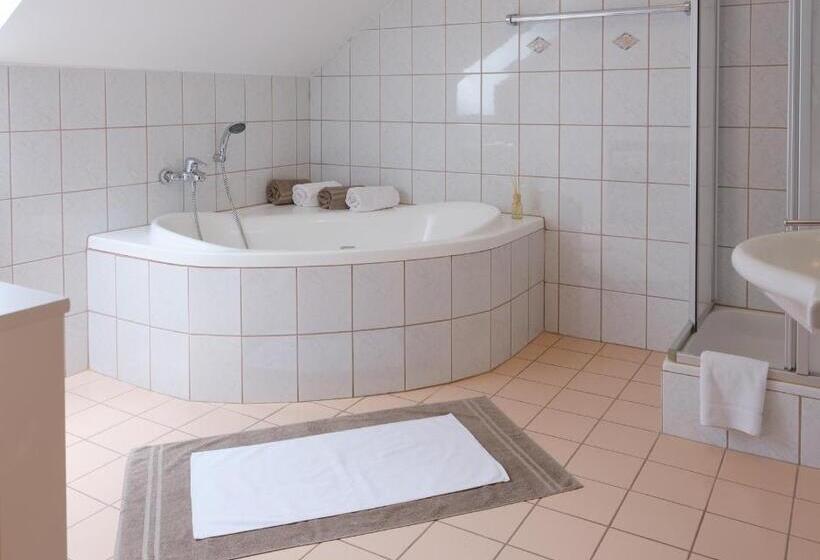 Апартаменты 2 Спальни, Familienhotel Herbst
