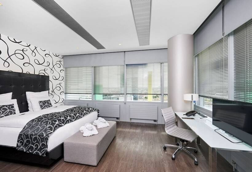 Люкс, Innside By Meliá Dusseldorf Hafen