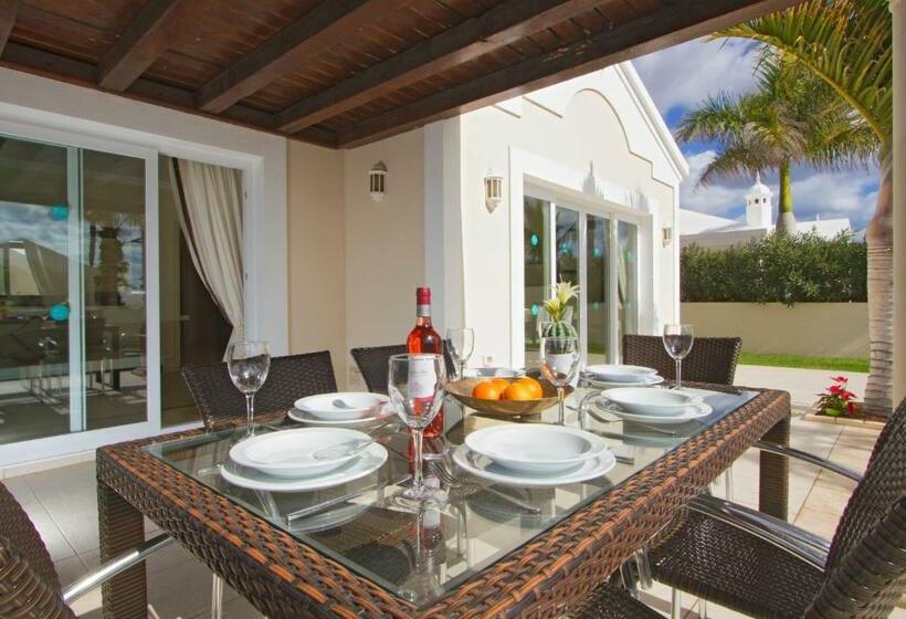 Вилла 3 Спальни с Бассейном, Villas Alondra