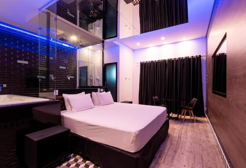 سوییت لوکس, Drops Motel Manaus