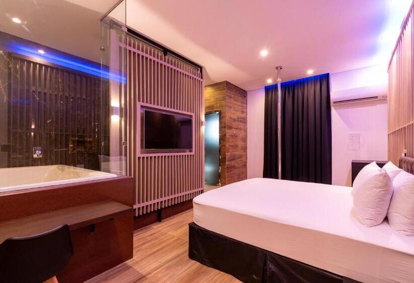 سوییت لوکس, Drops Motel Manaus