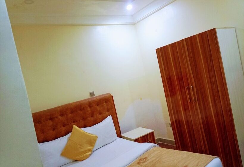 اتاق لوکس, Jaiye S Place