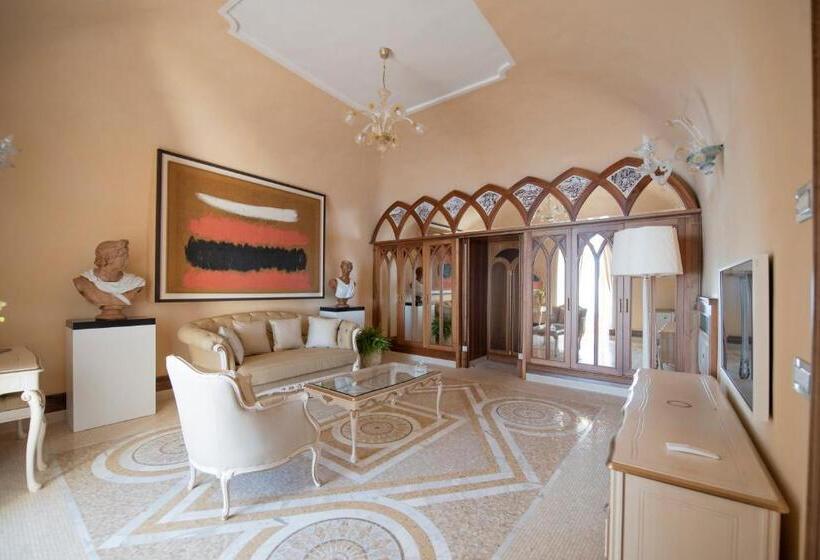 سوئیت با تخت بزرگ, La Rondinaia