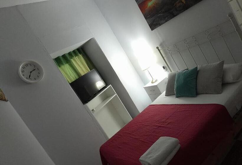 اتاق استاندارد با سرویس بهداشتی مشترک, Santa Isabel Low Cost Rooms In Private House