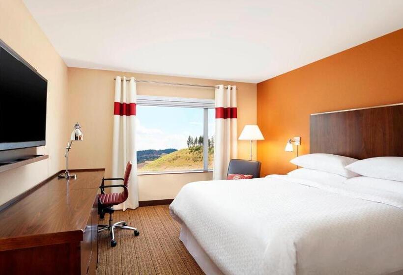 キングサイズベッドのスタンダードルーム, Four Points By Sheraton Kelowna Airport