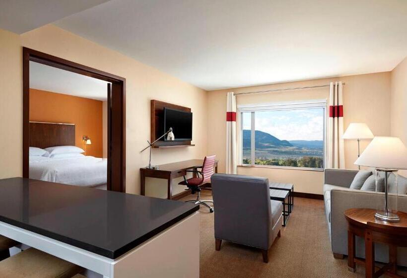 キングサイズベッドのデラックススイート, Four Points By Sheraton Kelowna Airport