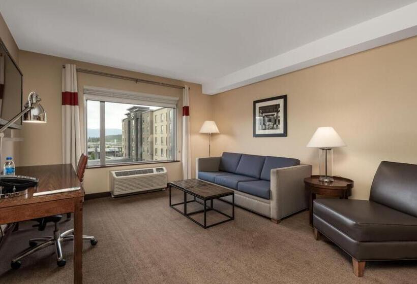 キングサイズベッドのデラックススイート, Four Points By Sheraton Kelowna Airport