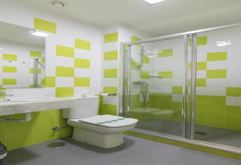 Standard Neljän Hengen Huone, Albergue Inturjoven Chipiona   Hostel
