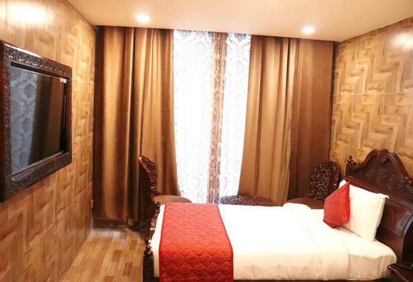 Номер Стандарт, Hyders Park  The Luxury