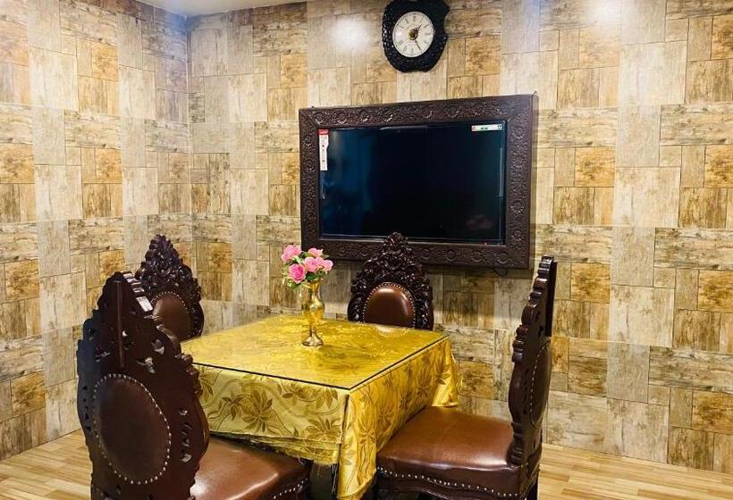 Family Suite, Hyders Park  The Luxury