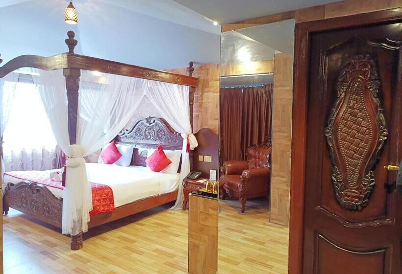 Люкс Кровать Кинг, Hyders Park  The Luxury
